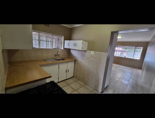 3 BEDROOM HOUSE FOR SALE IN VANDERBIJLPARK CE 2